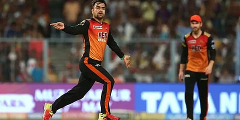 நான்கு ஓவர்கள்.. 7 ரன்கள்.. 3 விக்கெட் : சுழலில் ராஜாங்கம் நடத்திய ரஷீத் கான்