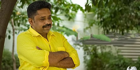 ஆபாச வார்த்தைகளில் பேசுகிறார்கள், அச்சுறுத்தல் கொடுக்கிறார்கள்: சீனு ராமசாமி பேட்டி