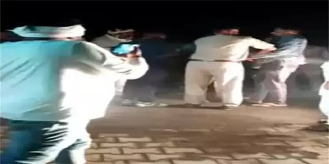 அறவழியில் போராடிய மக்கள்: துப்பாக்கியை காட்டி மிரட்டிய அரசியல் கட்சி பிரமுகரின் மகன் !