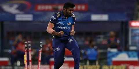 ஐபிஎல் அரங்கில் 100 விக்கெட்டுகளை வீழ்த்திய பும்ரா