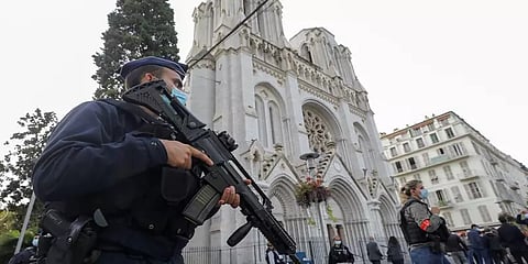 பிரான்சில் தேவாலயத்திற்குள் 3 பேர் கொலை !