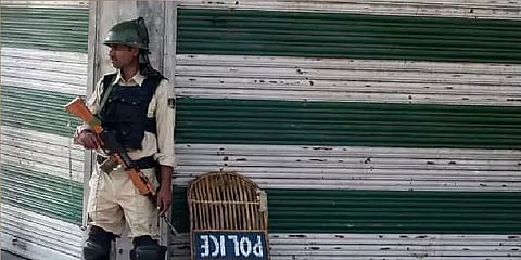 பாஜக தொண்டர்கள் 3 பேர் சுட்டுக்கொலை.. தொடரும் தாக்குதல் சம்பவங்கள்.!