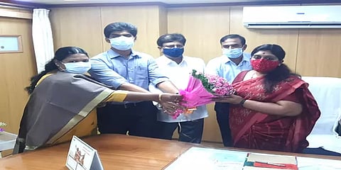 தருமபுரி மாவட்டத்தின் புதிய கலெக்டராக கார்த்திகா பொறுப்பேற்பு