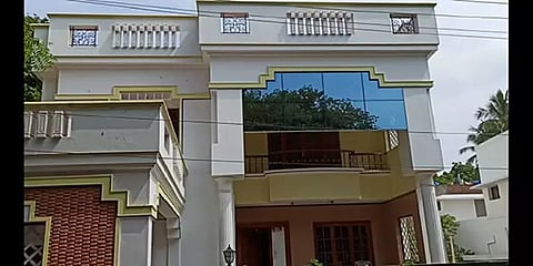 தேனியில் தொழிலதிபர் வீட்டில் கொள்ளை - நகரின் பிரதான பகுதியில் நடந்ததால் மக்கள் பீதி!