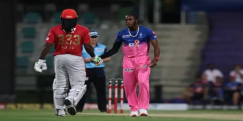 99க்கு கிறிஸ் கெயில் அவுட்... அன்றே கணித்த ஆர்ச்சர் - வைரலாகும் பழைய ட்வீட் !