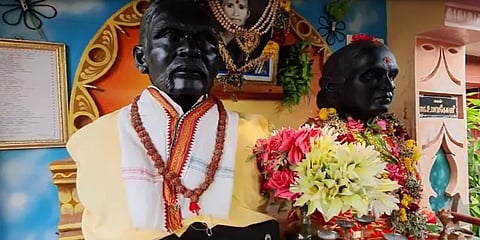 “இருவரும் சேர்ந்தே இருக்க வேண்டும்” - இறந்த மனைவியுடன் தனக்கும் சிலை வைத்த ராணுவ வீரர்