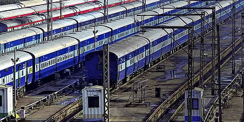 தமிழகத்தில் தியேட்டர், புறநகர் மின்சார ரயில் சேவைகளுக்கு அனுமதி