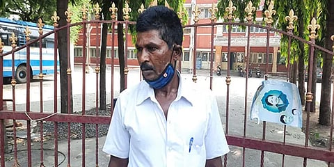 பஸ்ஸை கடத்திய ஓட்டுநர்... உயிருக்கு உத்தரவாதம் கேட்டதால் பரபரப்பு