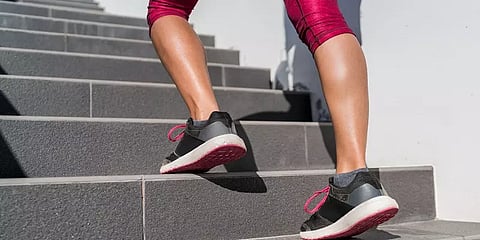 உடலை வலுவாக்க...படிக்கட்டுகளில் சில எளிய பயிற்சிகள்