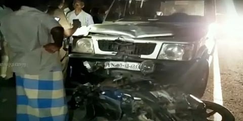 மதுபோதையில் விபத்தை ஏற்படுத்திய காவலர்: தர்மஅடி கொடுத்து போலீசில் ஒப்படைத்த மக்கள்