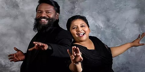 வாவ்வ்வ்வ்...! கருணாஸ் - கிரேஸ் தம்பதியின் கலக்கல் போட்டோ ஷூட்!