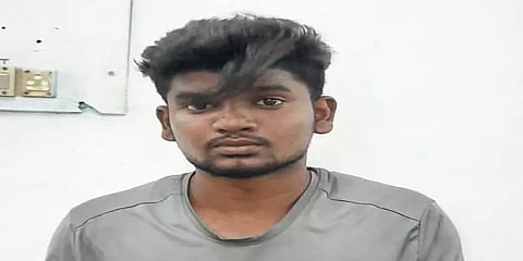 மாணவியிடம் ஆசைகாட்டி மோசம் செய்த வாலிபர்... போக்சோ சட்டத்தில் கைது