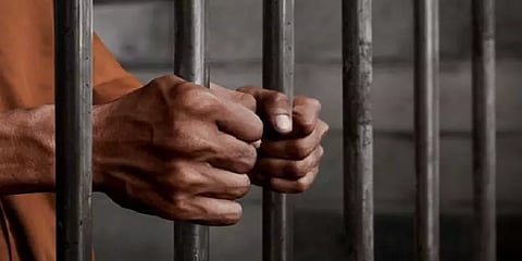 ”65 வயதை கடந்த கைதிகள் சிறைக்கு வராதீர்கள்”.. கேரள அரசின் புதிய உத்தரவு