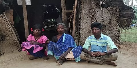 பெற்றோர் இல்லை; பார்வை இழந்த தங்கை...பரிதவிக்கும் அண்ணன்..!