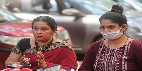 அர்னாப் பணத்தை கொடுத்திருந்தால் என் கணவர் உயிரோடு இருந்திருப்பார்” - மனைவி உருக்கம்