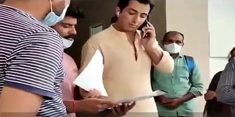 சினிமா ஷூட்டிங்கிலும் பொதுமக்களை சந்தித்து உதவி செய்யும் சோனு சூட்!