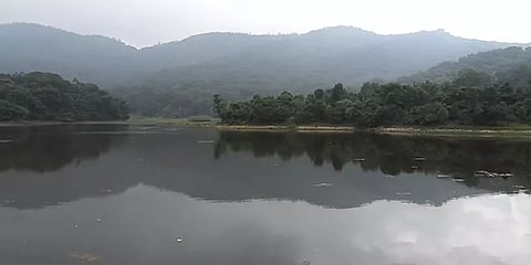 கொடைக்கானல் சுற்றுலா தலங்களுக்கு தடை... மேல்மலை நோக்கிச் செல்லும் பயணிகள்