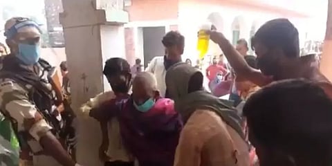 குளூக்கோஸ் பாட்டிலுடன் வாக்களிக்க தூக்கி வரப்பட்ட 100 வயது முதியவர் !