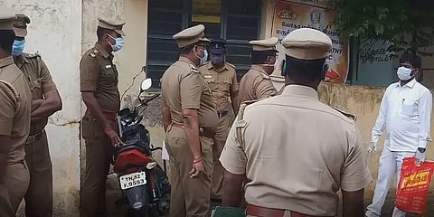 ”என் கணவரின் கழுத்தில் ரத்தகறைகள் இருந்தன” நெய்வேலி விசாரணை கைதி மரணத்தில் அதிர்ச்சி தகவல்