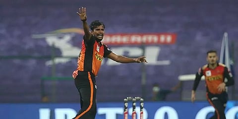 கடைசி ஓவரின் ஒவ்வொரு பந்தும் ’ஷார்ப் யார்க்கர்’ - நடராஜனை வியக்கும் முன்னாள் வீரர்கள்!