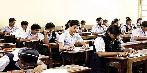 பள்ளிகள் திறப்பு - பெற்றோர்களிடம் இன்று கருத்துக் கேட்பு