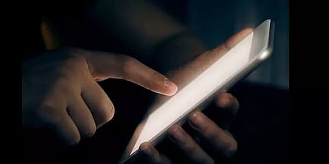 "இந்த ’ஆப்’ டவுன்லோட் பண்ணுங்க..."- ரூ.9 லட்சத்தை மோசடி செய்த கும்பல்..!