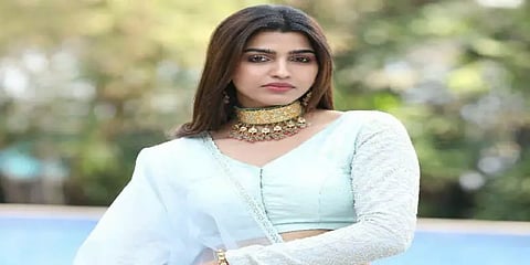 மழையில் மின்னல் வேகத்தில் சிலம்பம் சுழற்றும் நடிகை தன்ஷிகா: வைரல் வீடியோ