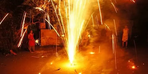 தீபாவளி பண்டிகை: திருச்சி, தூத்துக்குடியில் பட்டாசு வெடிக்க கடும் கட்டுப்பாடு