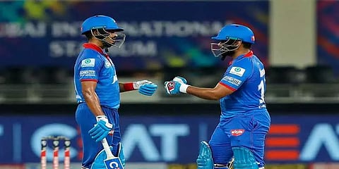 சரிந்த அணியை மீட்ட ஷ்ரேயஸ் - பண்ட் இணை!