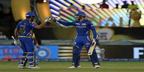 கருணையே இல்லாமல் டெல்லி பந்துவீச்சை வெளுத்து வாங்கும் மும்பை அணி