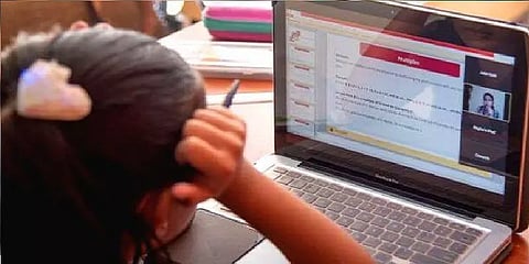 டிஜிட்டல் பாகுபாட்டை விதைக்கிறதா ஆன்லைன் கல்வி? - ஓர் அலசல்