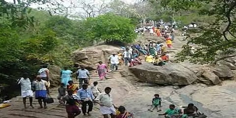 தொடர் மழை : சதுரகிரி மலைக்கு செல்ல தடை