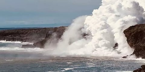 காசிமேட்டில் ராட்சத அலையில் இழுத்துச் செல்லப்பட்ட 5 பேர்... ஒருவர் உடல் மீட்பு