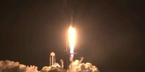 விண்வெளி ஆய்வு மையத்திற்கு பாய்ந்த ஸ்பேஸ் எக்ஸ் விண்கலம்