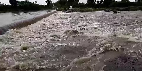 கொசஸ்தலை ஆற்றில் வெள்ளப்பெருக்கு.. வெள்ள அபாய எச்சரிக்கை..