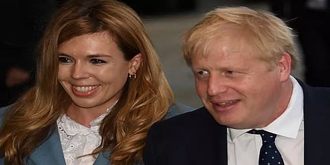 போரிஸ் காதலியால் பனிப்போர்... இங்கிலாந்து பிரதமர் அலுவலகத்தில் அடுத்தடுத்து ராஜினாமா?!