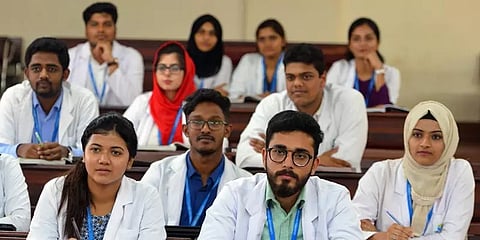 எம்பிபிஎஸ் படிப்புகளுக்கான துணை தேர்வுகளை விரைவாக நடத்த அறிவுறுத்தல்