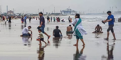 மெரினாவில் மக்களை அனுமதிப்பது எப்போது?: தமிழக அரசு விளக்கம்