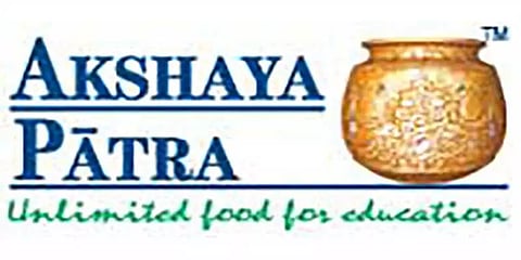 பள்ளி மாணவர்களுக்கு மதிய உணவு வழங்கும் அட்சய பாத்ராவில் ஊழல் : 4 அறங்காவலர்கள் பதவி விலகல்