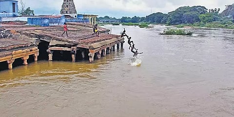 தொடர்ந்து பெய்யும் கனமழை: தாமிரபரணியில் வெள்ளப்பெருக்கு