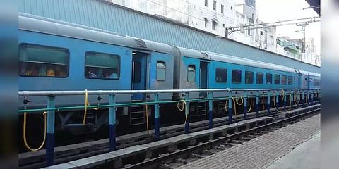 சென்னை - கோவை இடையேயான சதாப்தி சிறப்பு ரயில் சேவை நிறுத்தம்