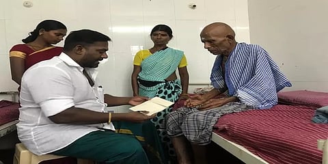 “உங்கள் மீசையைப் பழையபடி பார்க்கவேண்டும்” - தவசியை நெகிழவைத்த ரோபோ சங்கர்!