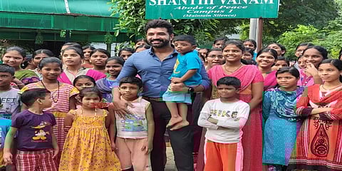 ஆதரவற்றக் குழந்தைகளுடன் பிறந்தநாள் கொண்டாடிய அருண் விஜய்!