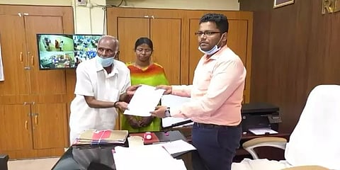 சொத்தை வாங்கிக்கொண்டு தந்தையைக் கைவிட்ட மகன்கள் - அதிரடி நடவடிக்கை எடுத்த அதிகாரி