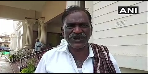 பட்டியலின மக்களுக்கு முடி வெட்டிய தொழிலாளி - குடும்பத்தையே ஒதுக்கி வைத்த கிராமத்தினர்!