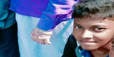 பைக்கில் இருந்து தவறி விழுந்த சிறுவன் - விபத்தில் அண்ணன் கண் எதிரே உயிரிழப்பு!