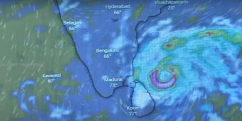 தீவிர புயலாக கரையை கடக்கும் 'நிவர்': எங்கெல்லாம் மிக கனமழைக்கு வாய்ப்பு தெரியுமா?