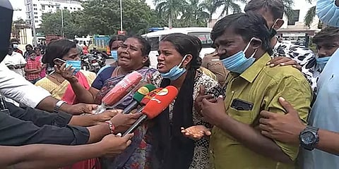 உயிர் போய்விட்டது உடலையாவது மீட்டுத்தாருங்கள்: கண்ணீருடன் கதறியழுத பெற்றோர்