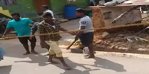 குடும்பத் தகராறில் அண்ணனை கொல்ல அரிவாளுடன் திரிந்த தம்பி: வைரல் வீடியோவால் பரபரப்பு