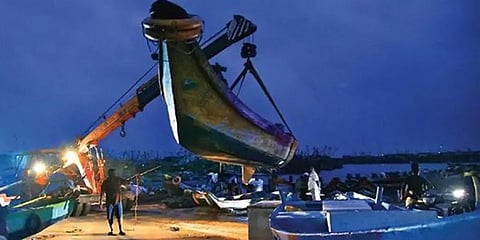 நிவர் புயல்: கடலோர மாவட்டங்களின் முன்னெச்சரிக்கை நடவடிக்கைகள் என்னென்ன?